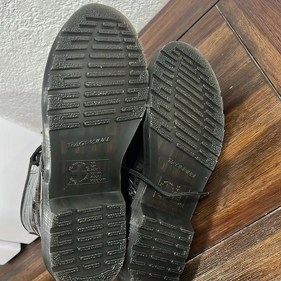 DR MARTENS 1460 CROC EMBOSSED PATENT BOOTS (worn twice)